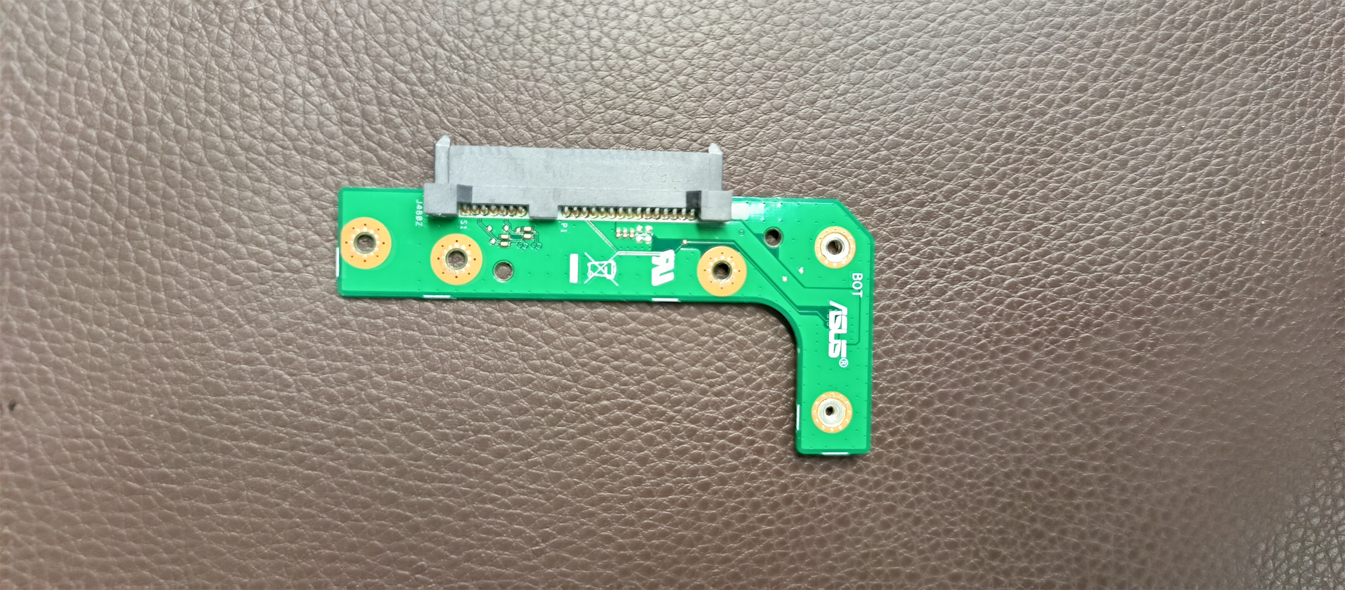 برد هارد یسوس R542B